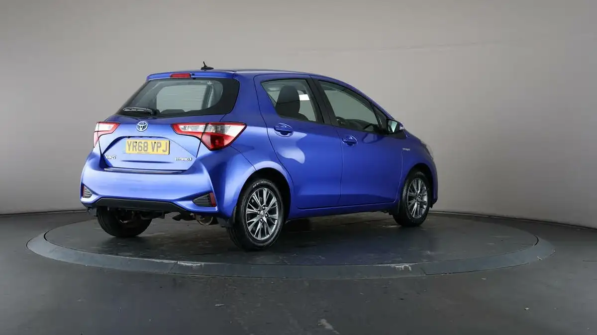 2018-toyota-yaris-15-vvt-i-icon-hybrid-big-66