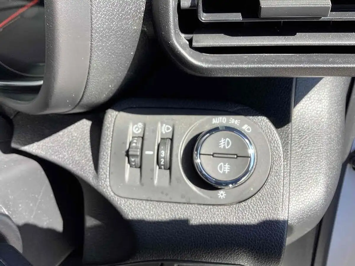 2021-vauxhall-combo-life-12i-edition-big-30