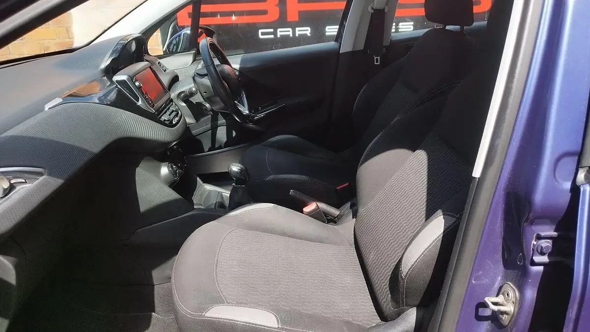 2016-peugeot-208-10-puretech-active-5d-big-7