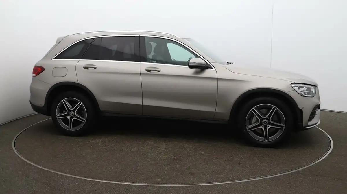 2021-mercedes-benz-glc-class-20d-glc220d-amg-line-station-wagon-5d-1950cc-4matic-plus-big-47