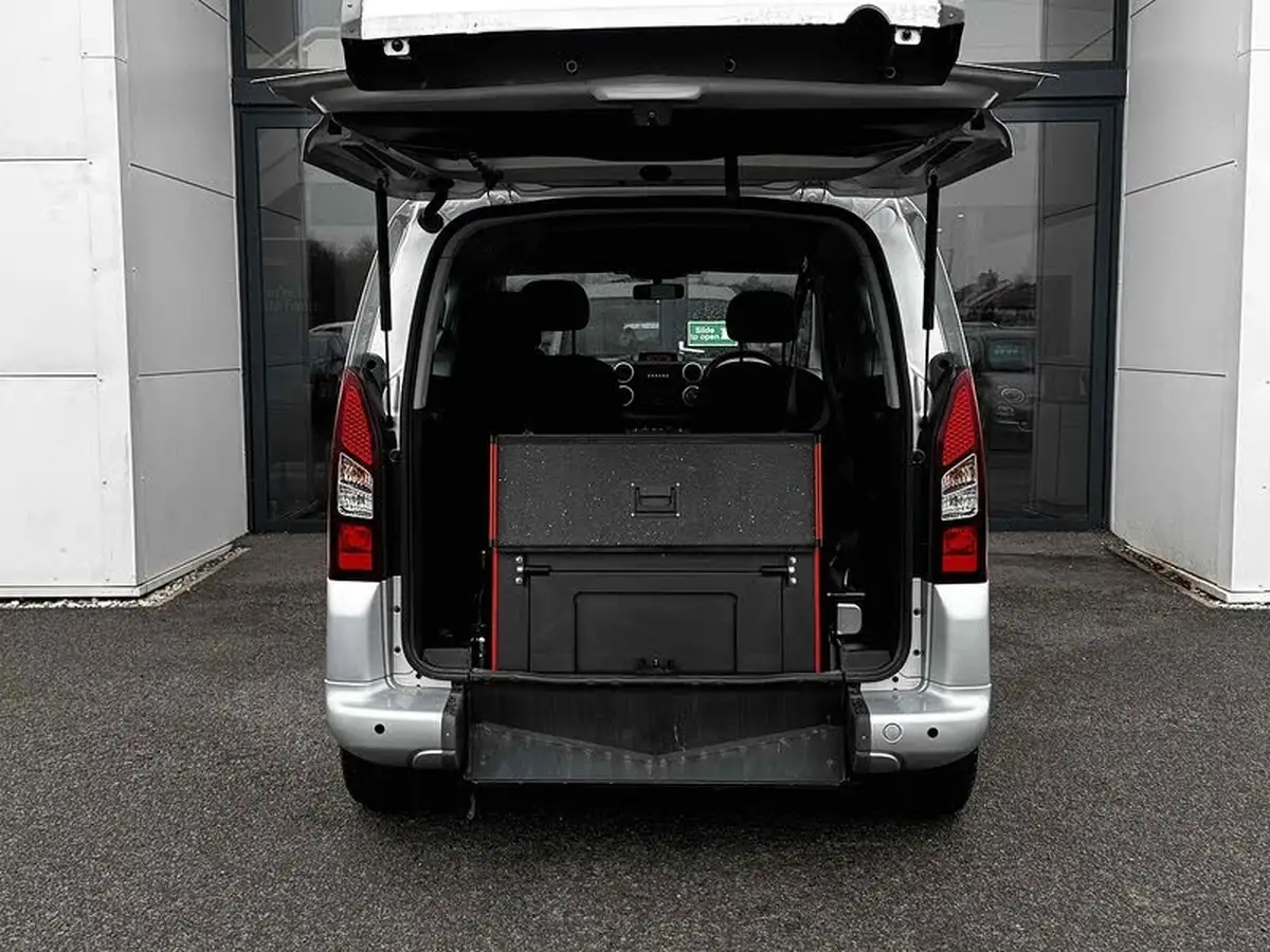2017-peugeot-partner-big-3