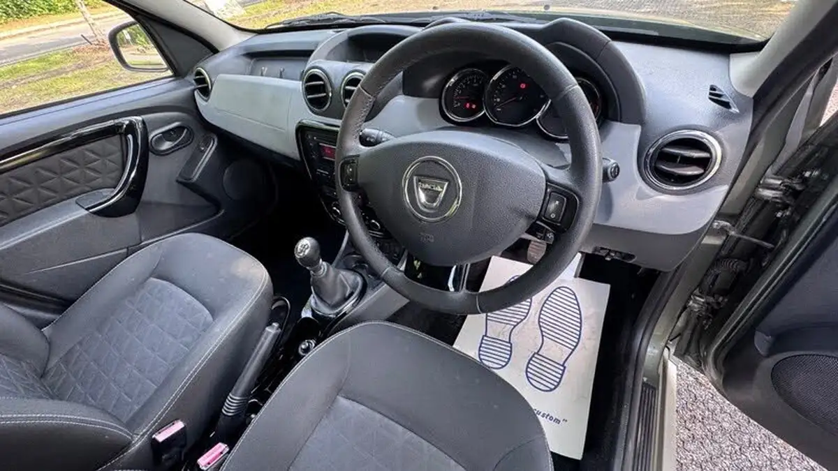 2015-dacia-duster-15d-laureate-107bhp-big-17