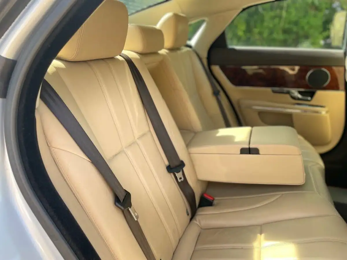 2010-jaguar-xj-series-30td-xj-luxury-big-11