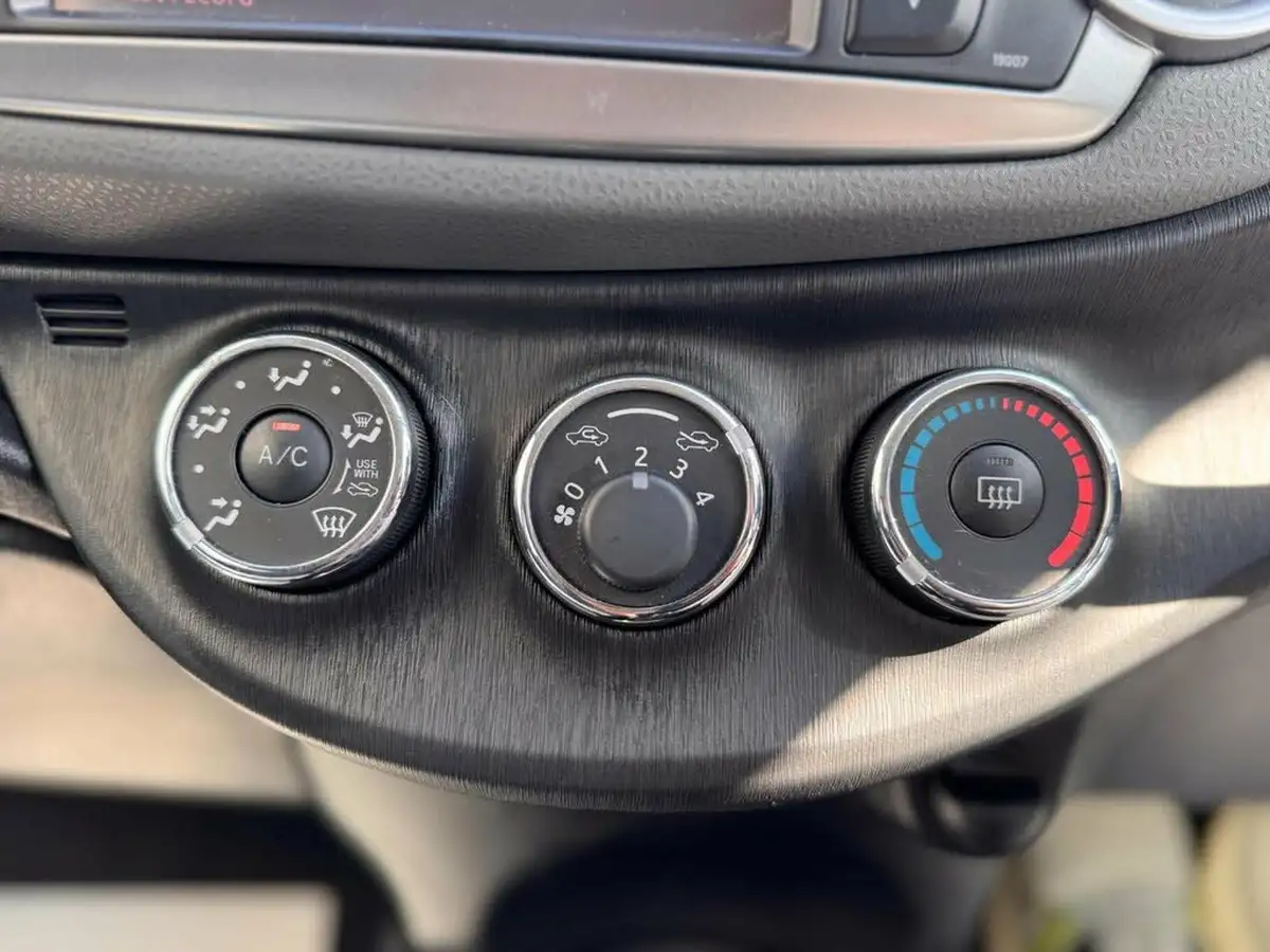 2013-toyota-yaris-133-tr-vvt-i-5d-big-50