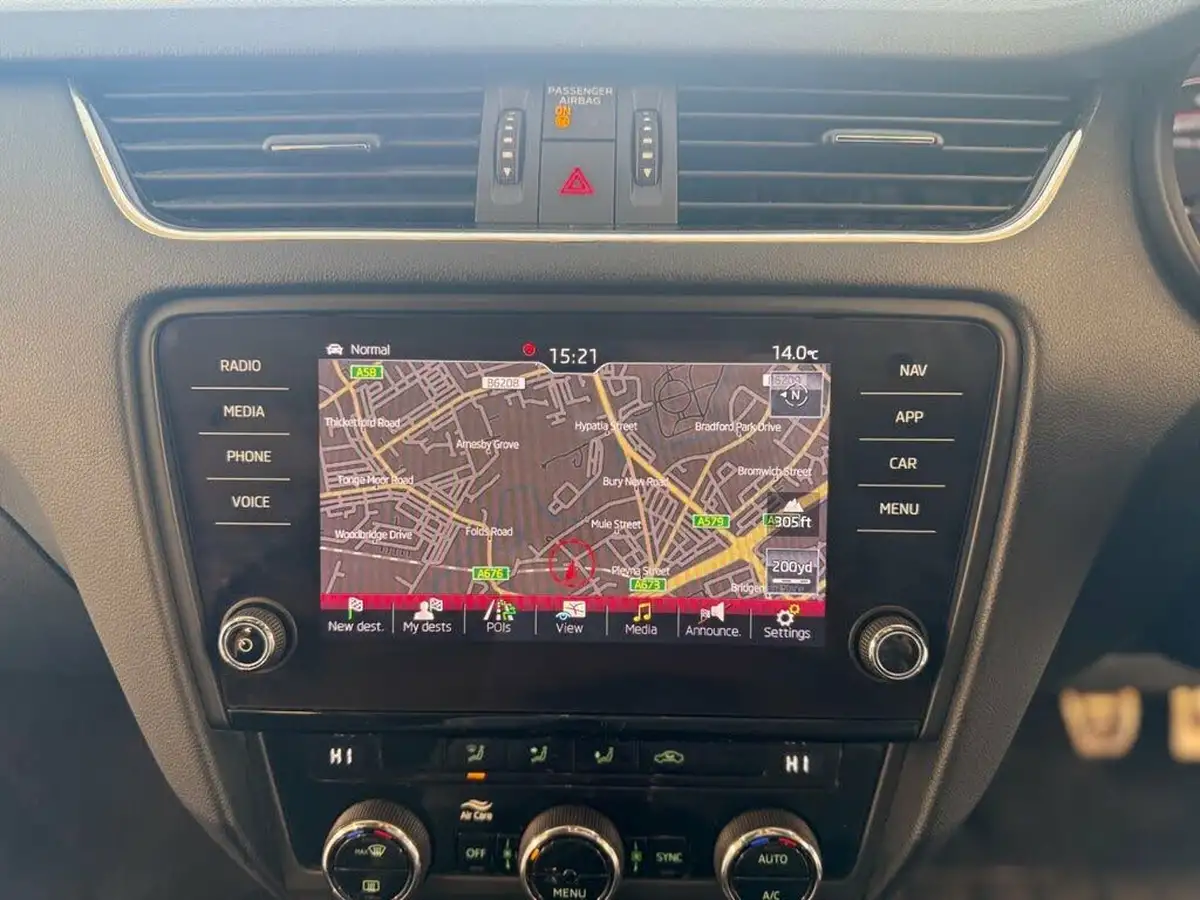 2019-skoda-octavia-20-tsi-vrs-hatchback-big-7