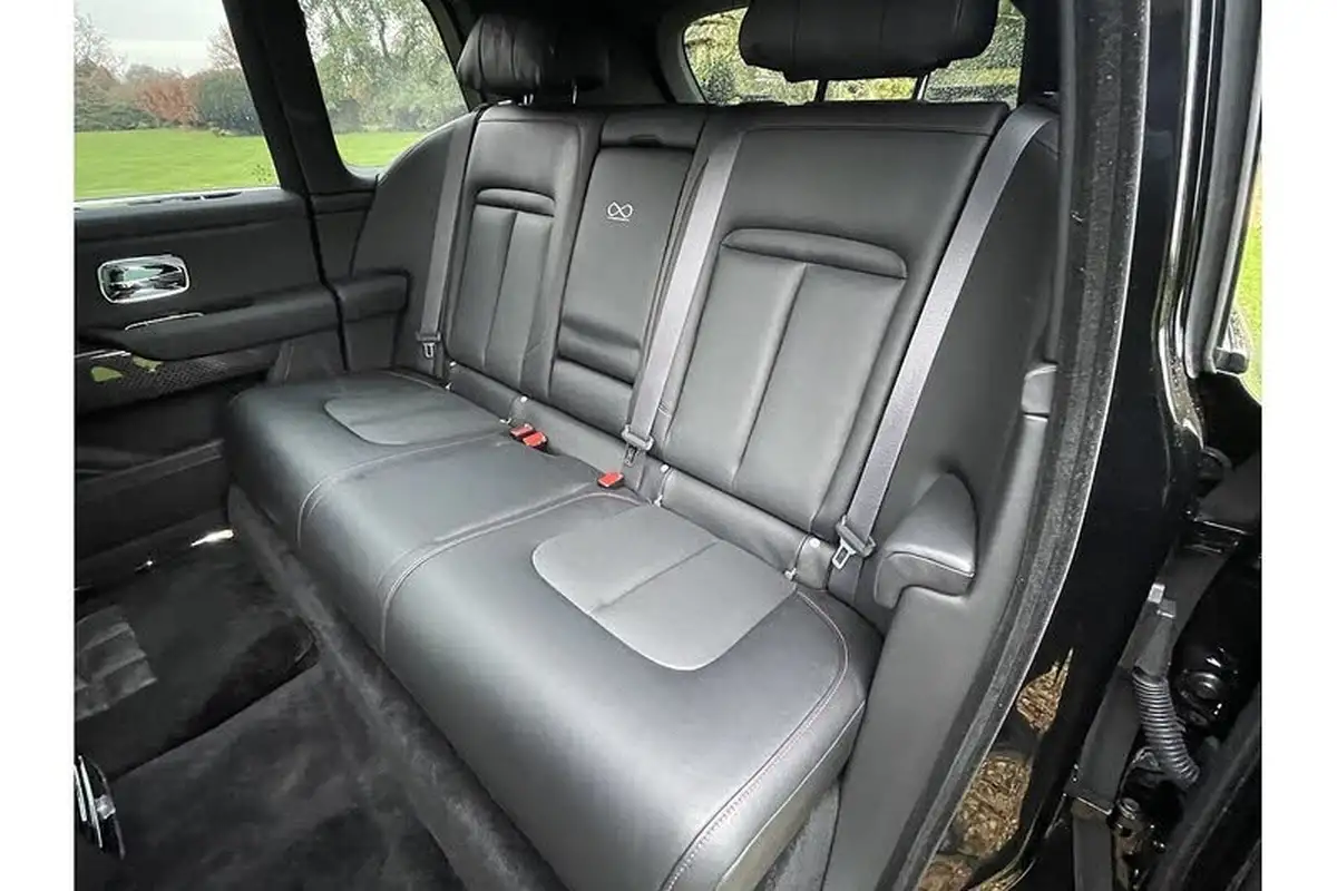 2023-rolls-royce-cullinan-675-black-badge-big-25