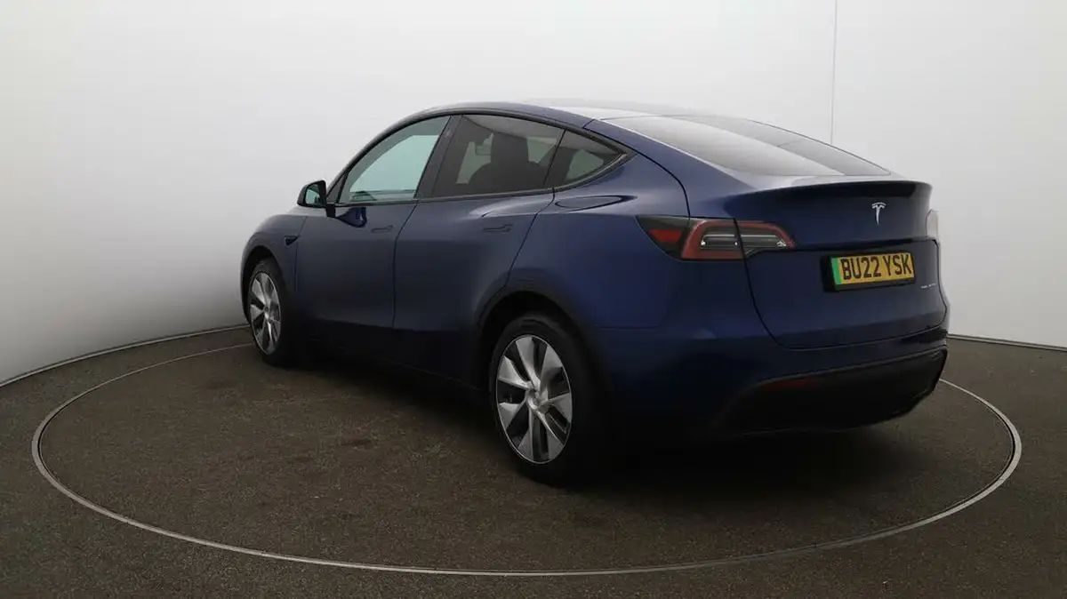 2022-tesla-model-y-e-long-range-big-60