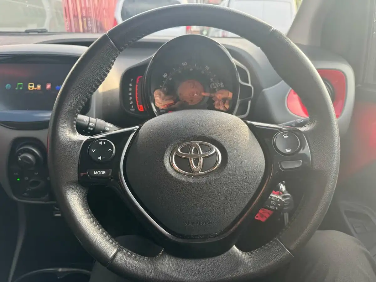 2020-toyota-aygo-10-vvt-i-x-play-big-26