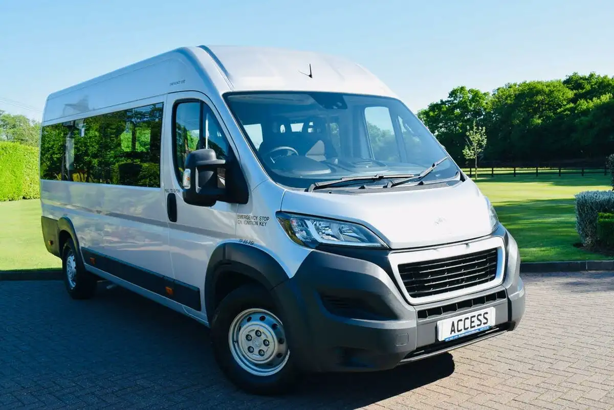 2017-peugeot-boxer-20-bluehdi-440-l4-h2-window-big-8