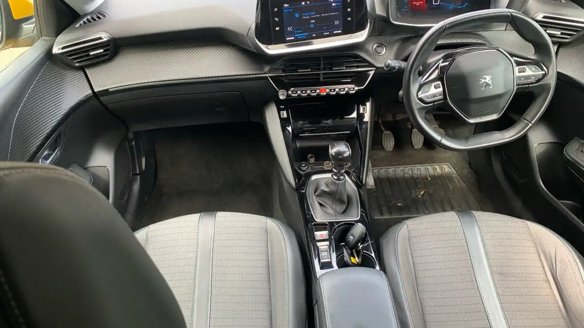 2021-peugeot-208-12-puretech-allure-premium-100bhp-big-3