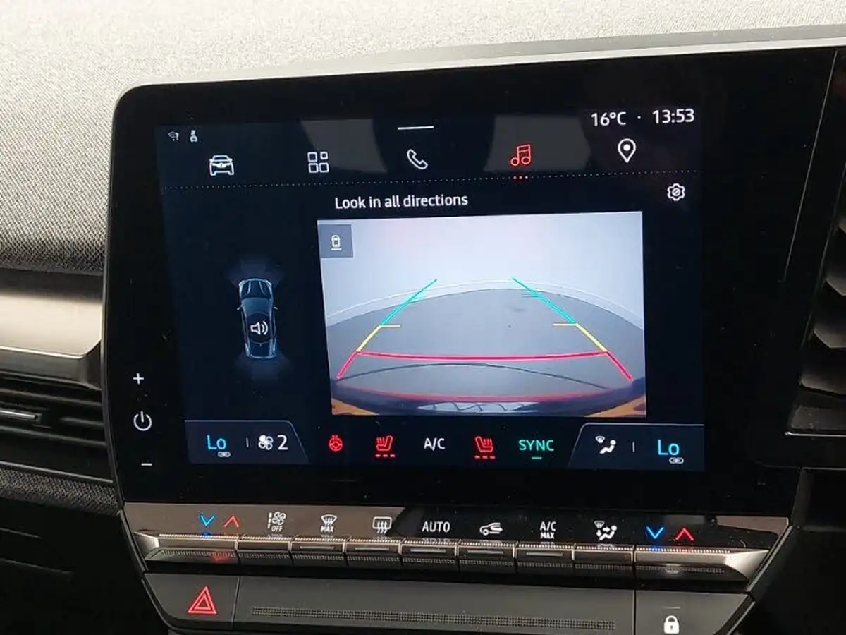 2023-renault-megane-e-tech-e-techno-big-13