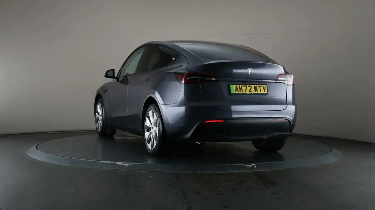 2022-tesla-model-y-e-long-range-big-55