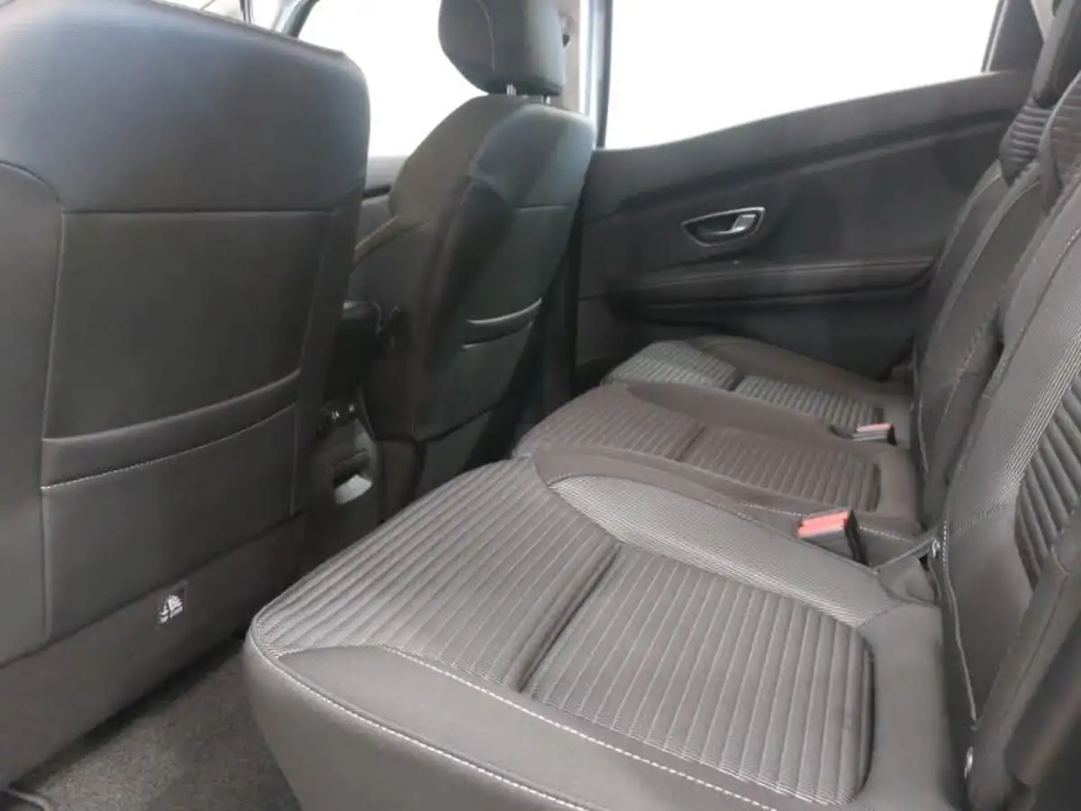 2019-renault-scenic-13-tce-iconic-big-5