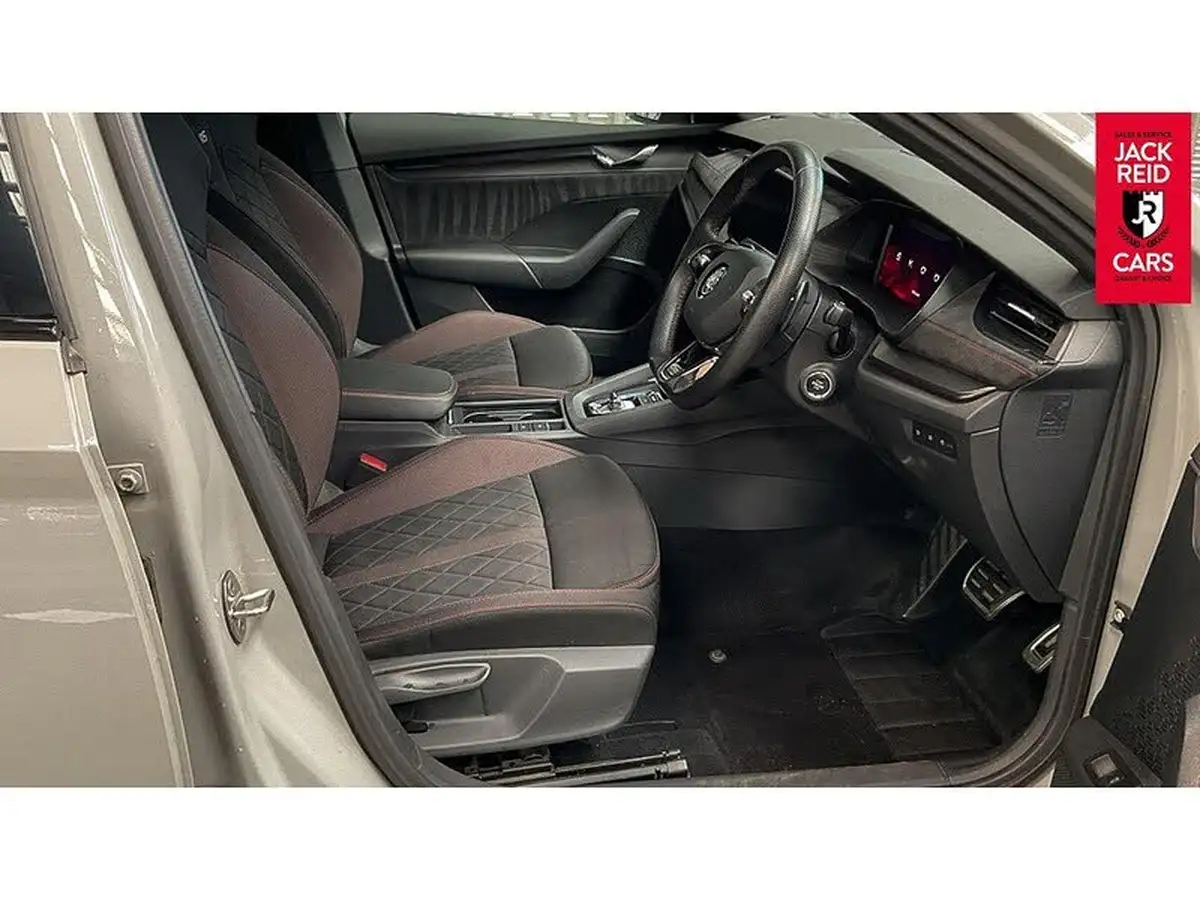 2021-skoda-octavia-20tdi-vrs-4x4-hatchback-big-3