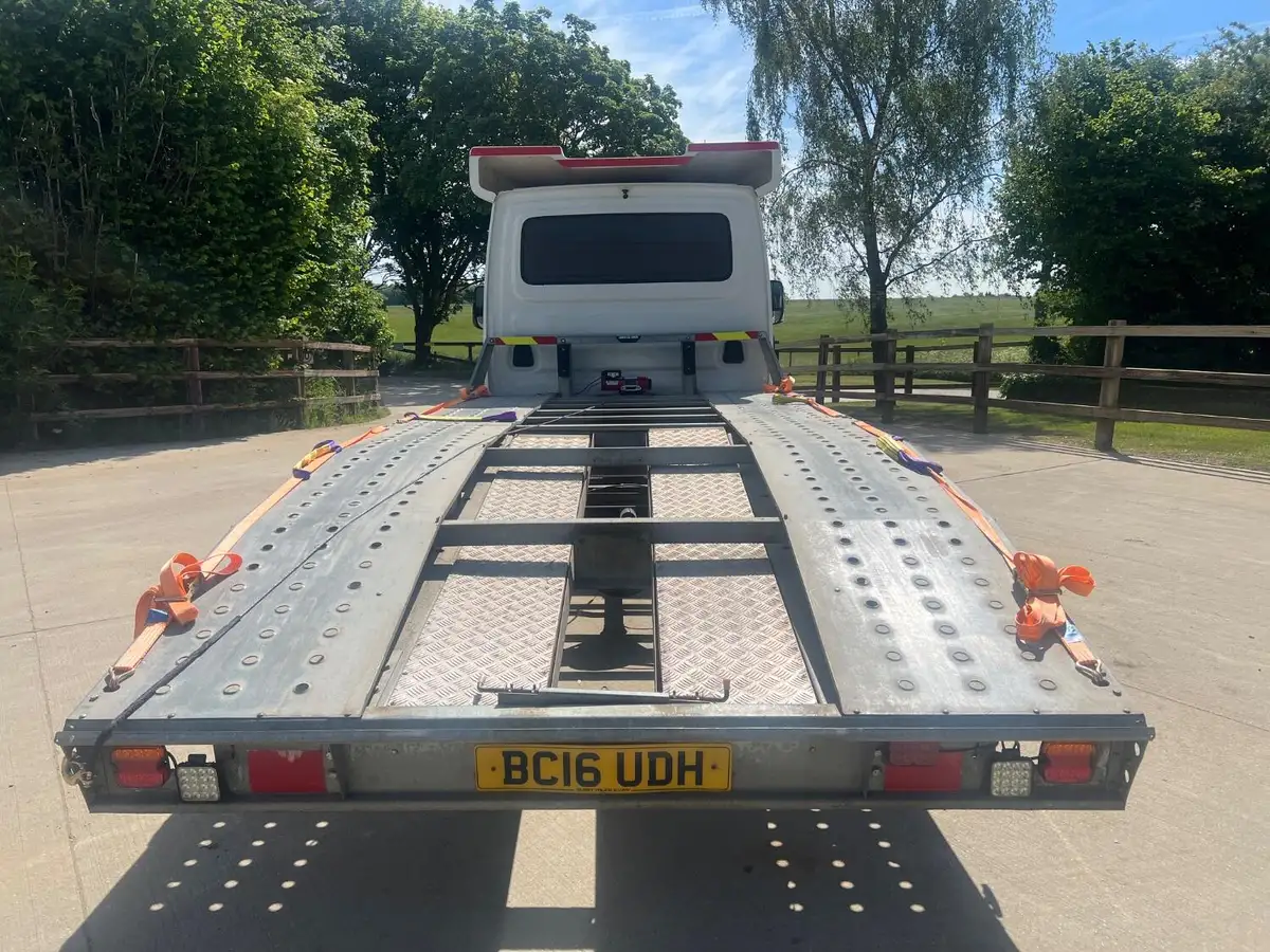 2016-iveco-daily-s-class-23td-35s11-3000-big-9