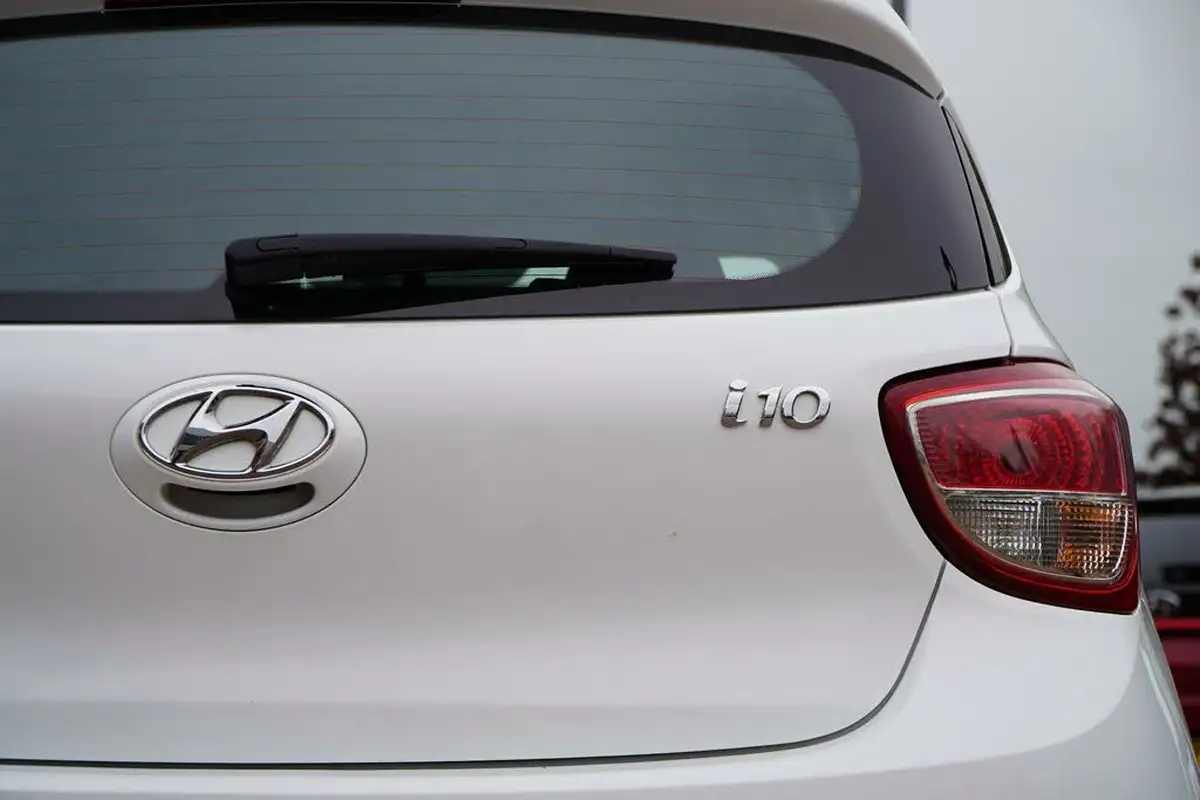2014-hyundai-i10-10-premium-big-13