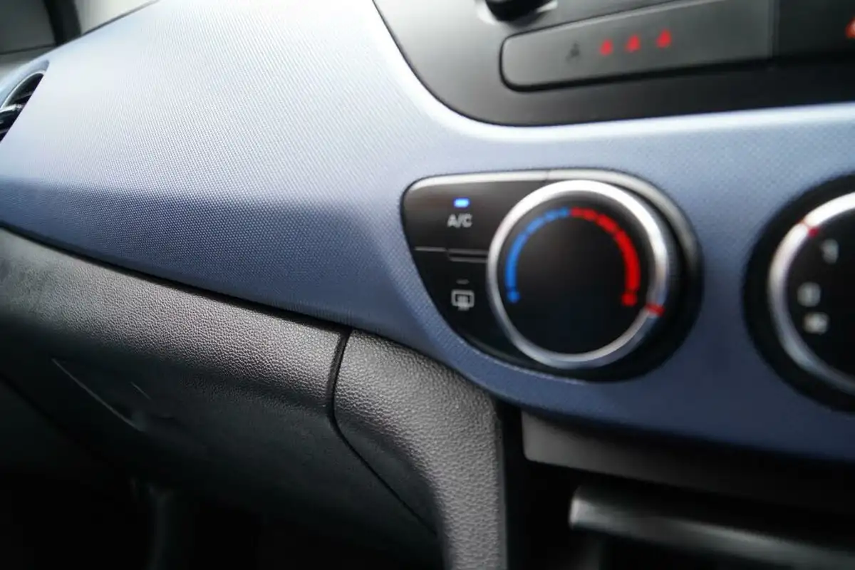 2014-hyundai-i10-10-premium-big-37