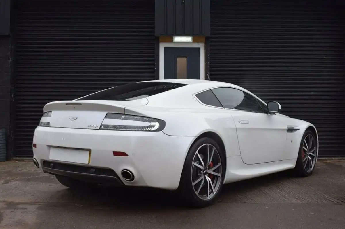 2010-aston-martin-vantage-47-coupe-sportshift-big-5
