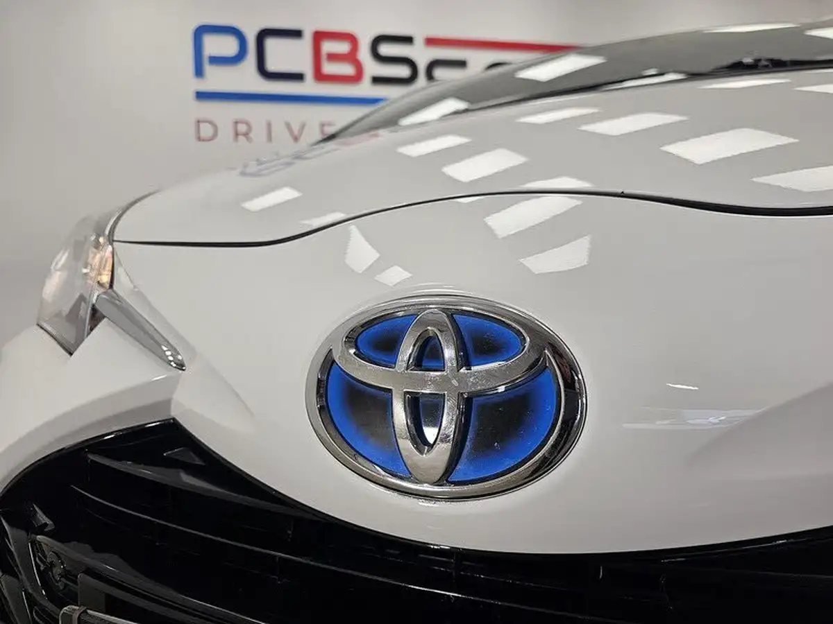 2017-toyota-yaris-15-vvt-i-icon-tech-98bhp-hybrid-1497cc-e-cvt-big-34