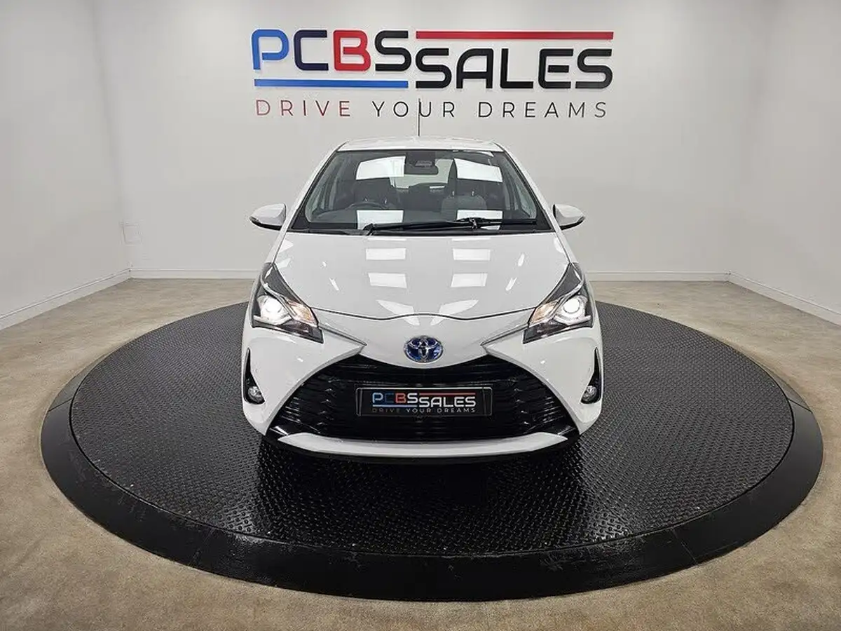 2017-toyota-yaris-15-vvt-i-icon-tech-98bhp-hybrid-1497cc-e-cvt-big-10