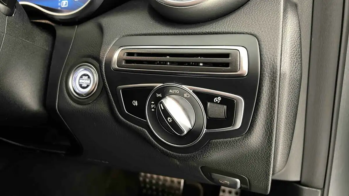 2020-mercedes-benz-c-class-16d-c200d-amg-line-edition-premium-saloon-4d-9g-tronic-plus-big-33