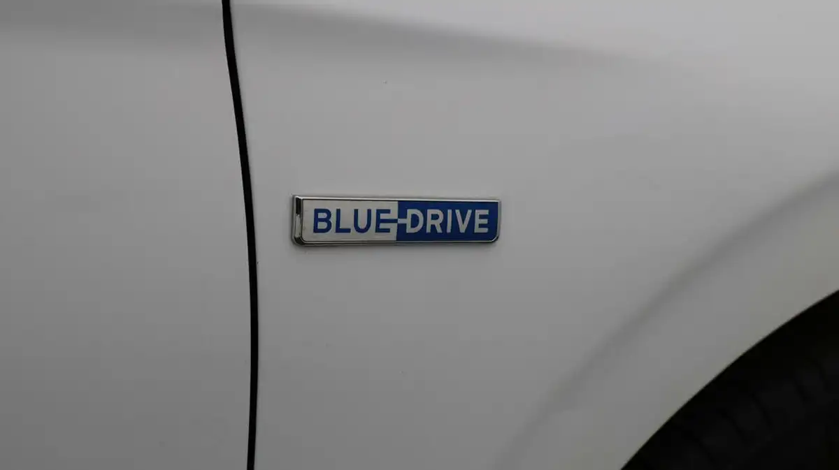 2021-hyundai-ioniq-e-premium-se-electric-100kw-big-22