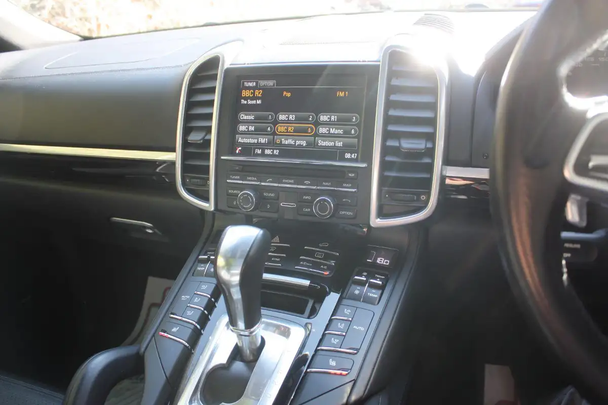 2015-porsche-cayenne-36-s-big-11