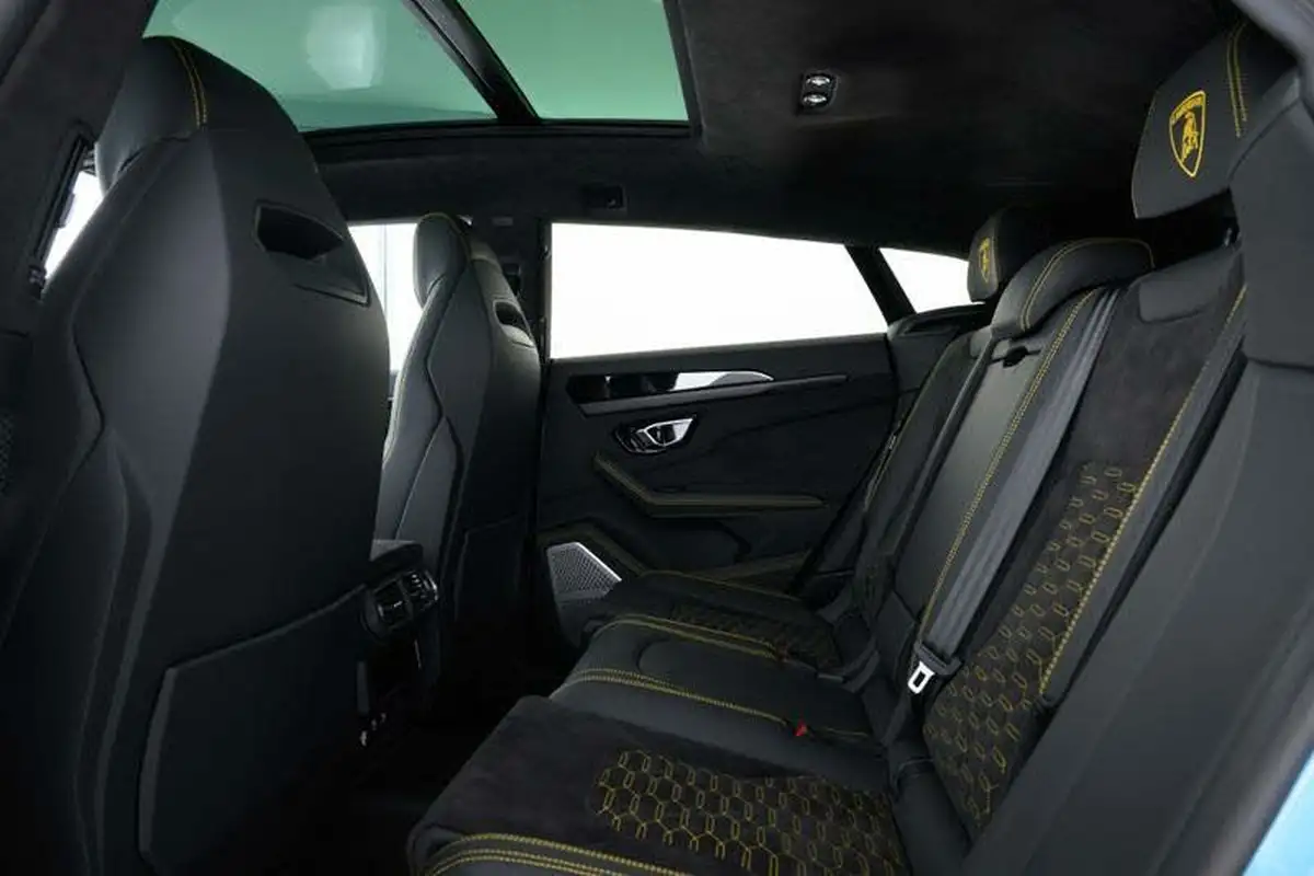 2023-lamborghini-urus-40-no-trim-big-7