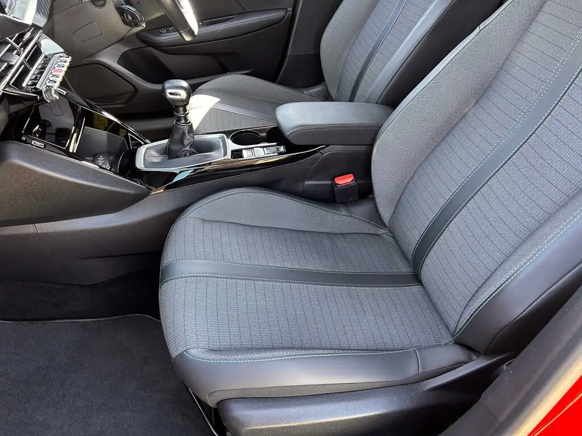2021-peugeot-208-12-puretech-allure-premium-100bhp-big-15