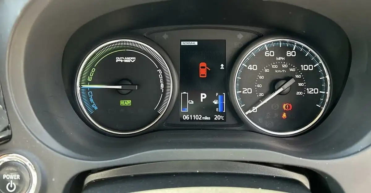2016-mitsubishi-outlander-20-gx4h-phev-big-9