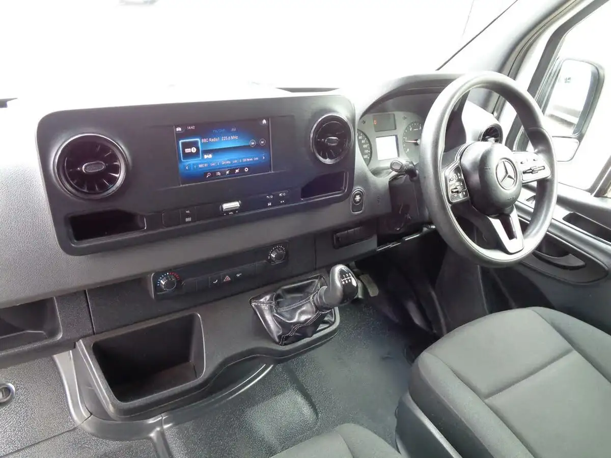 2019-mercedes-benz-sprinter-21cdi-314-l1h1-143pseu6c-panel-van-big-17