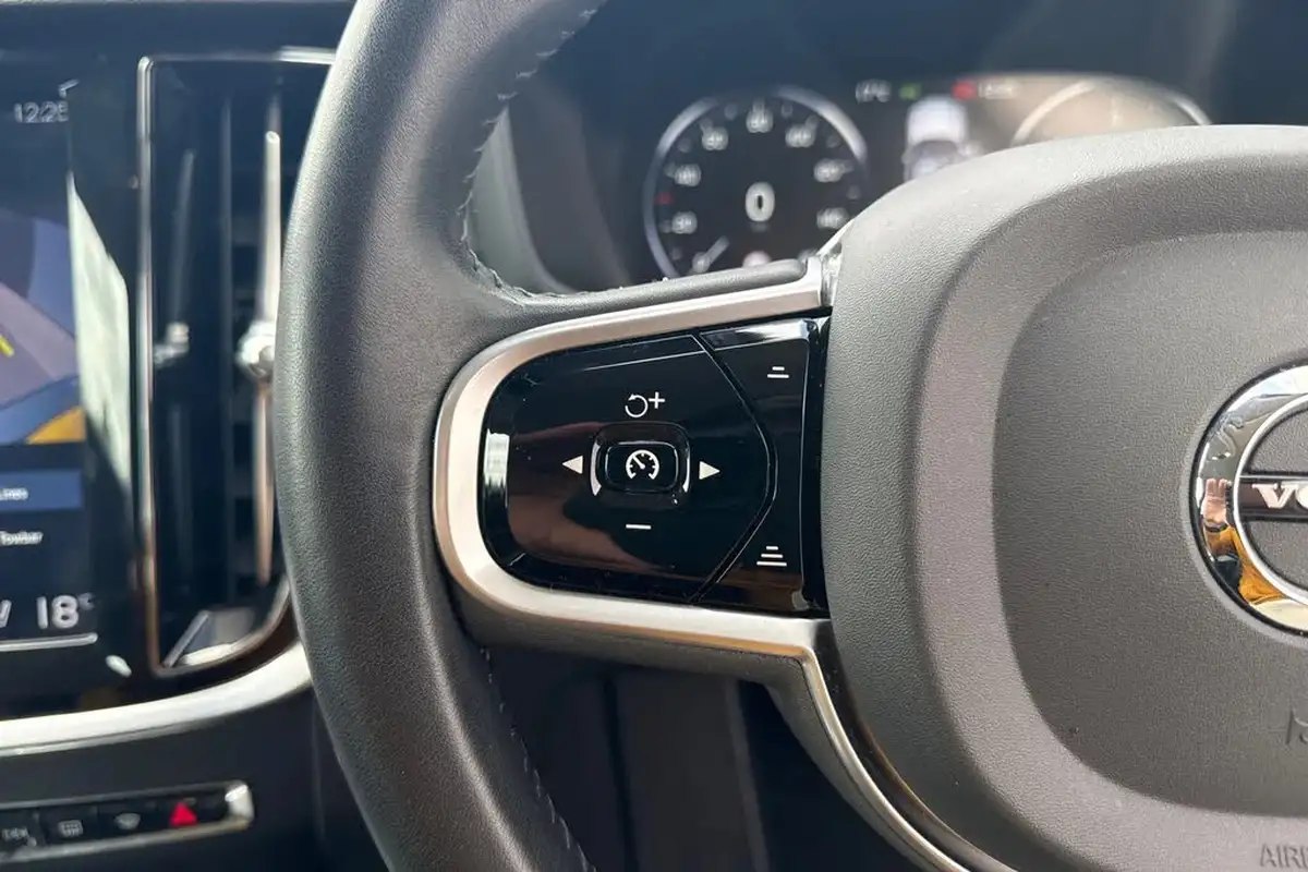 2019-volvo-v60-20td-d4-cross-country-big-50