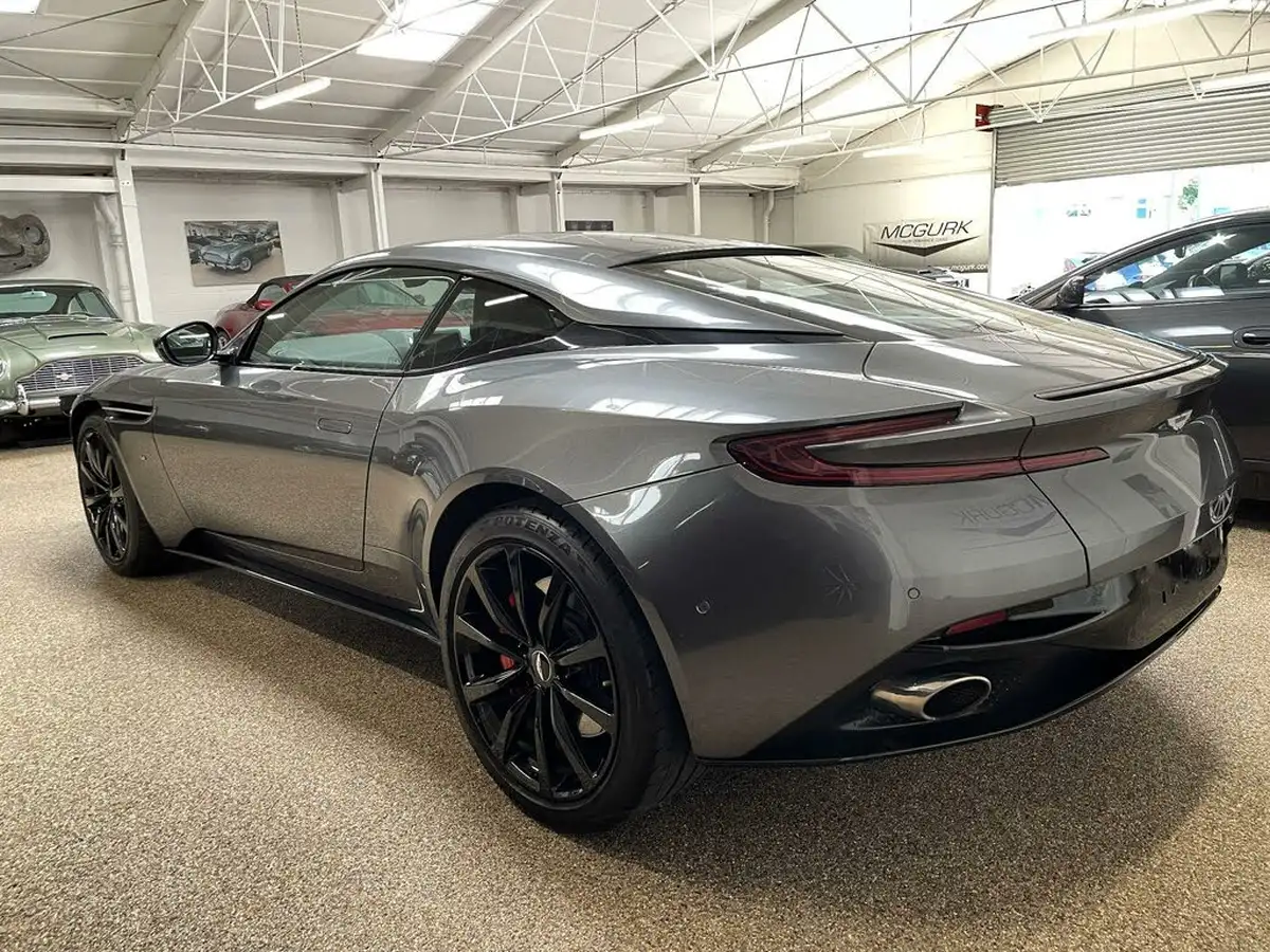 2017-aston-martin-db11-52-v12-big-3