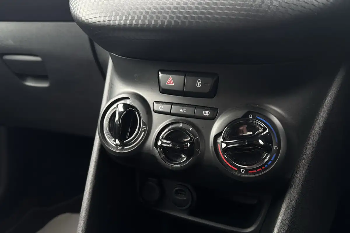 2019-peugeot-208-12-puretech-signature-big-14