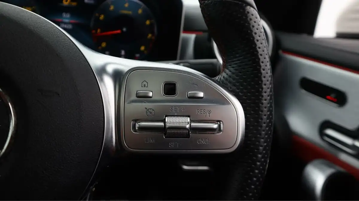 2020-mercedes-benz-cla-13-cla-180-amg-line-premium-plus-coupe-4d-big-28
