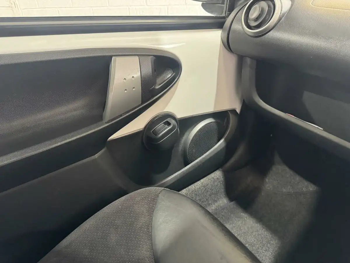 2013-toyota-aygo-10-aygo-ice-3d-big-15