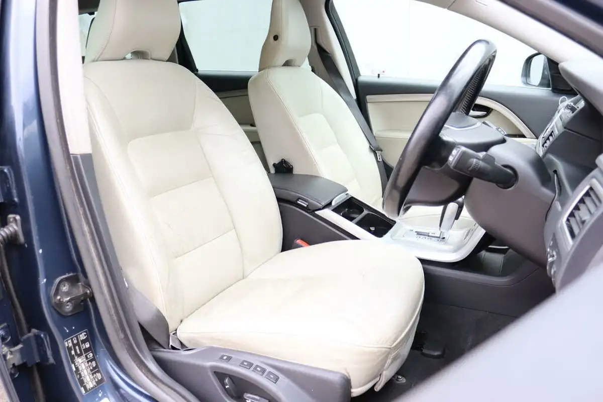 2012-volvo-v70-24td-d5-se-lux-212bhp-geartronic-big-17