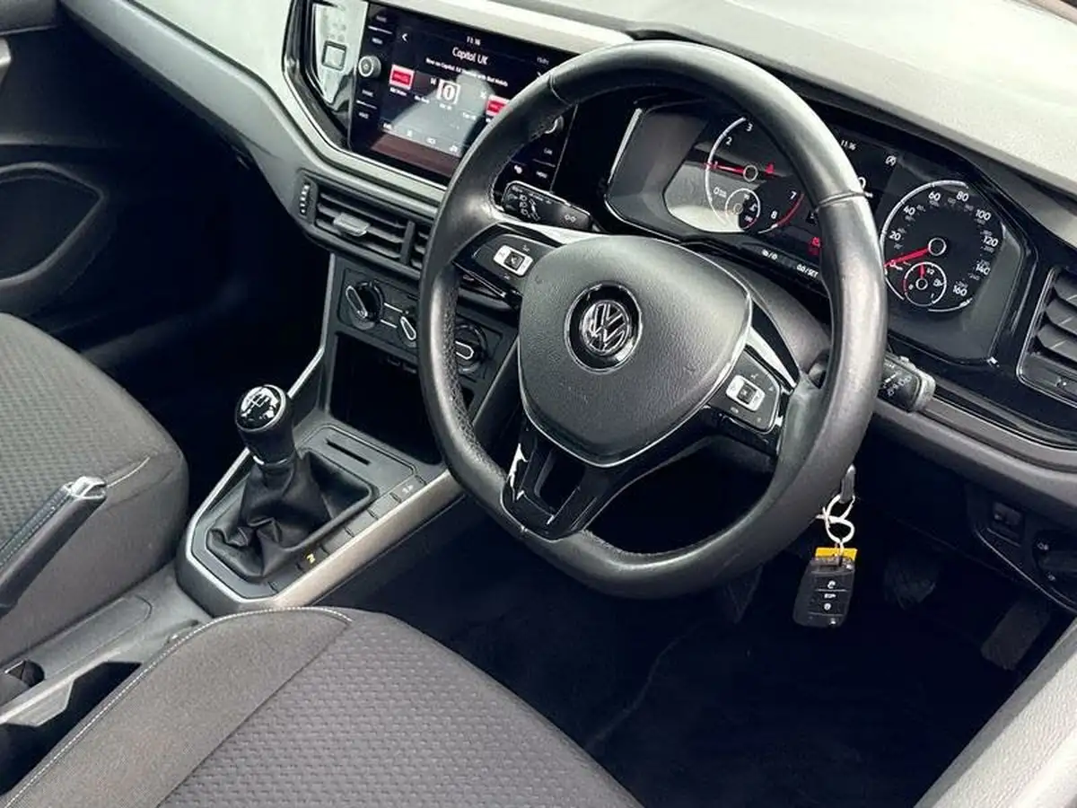 2018-volkswagen-polo-10-tsi-se-big-2