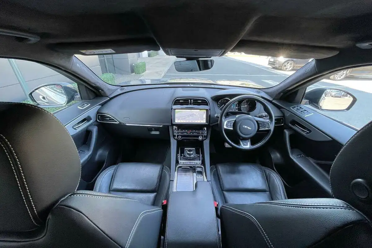 2019-jaguar-f-pace-20-i4d-r-sport-180ps-awd-auto-big-3
