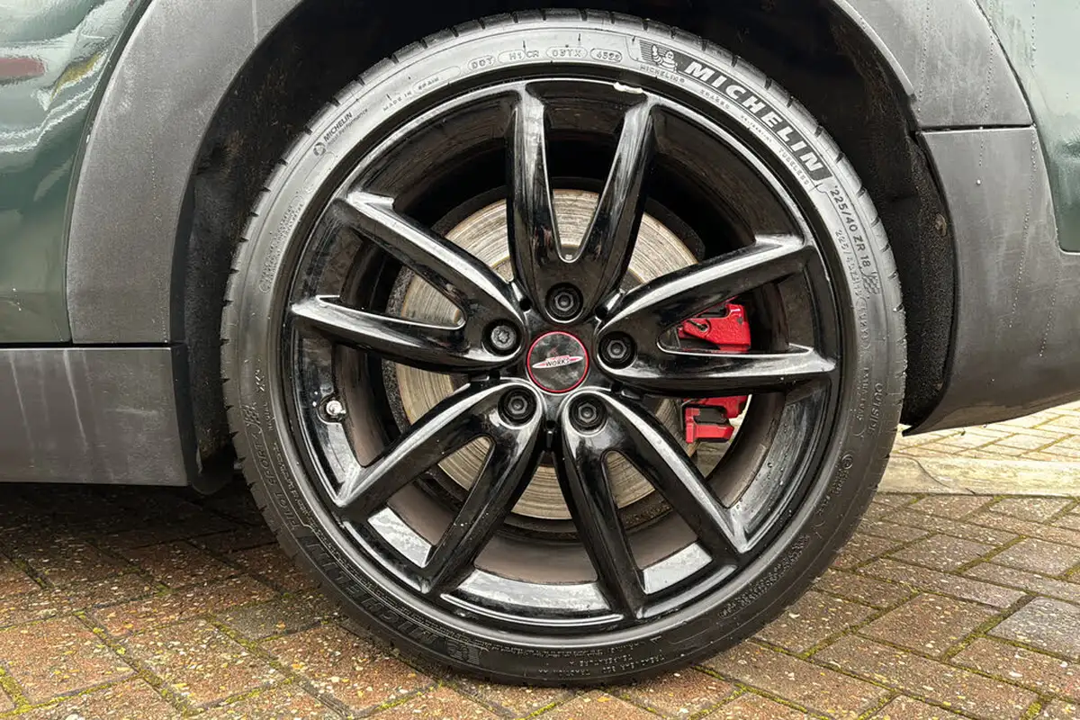 2019-mini-clubman-20-john-cooper-works-big-28