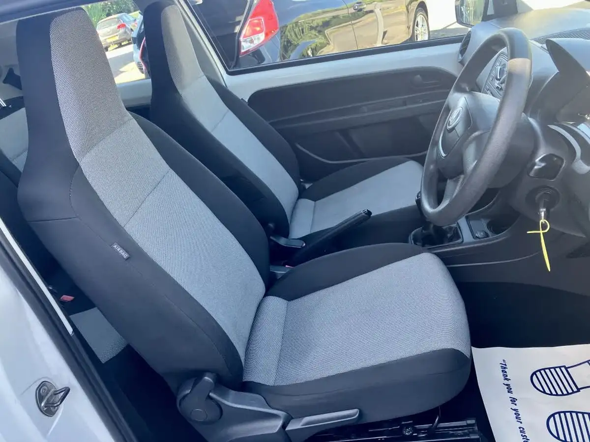 2012-skoda-citigo-10-se-59bhp-3d-big-10