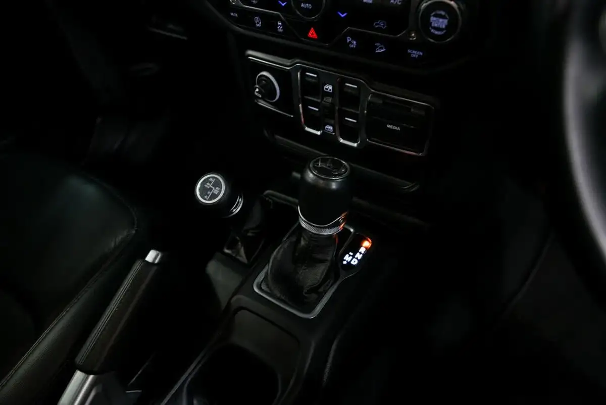 2020-jeep-wrangler-20-gme-night-eagle-big-14