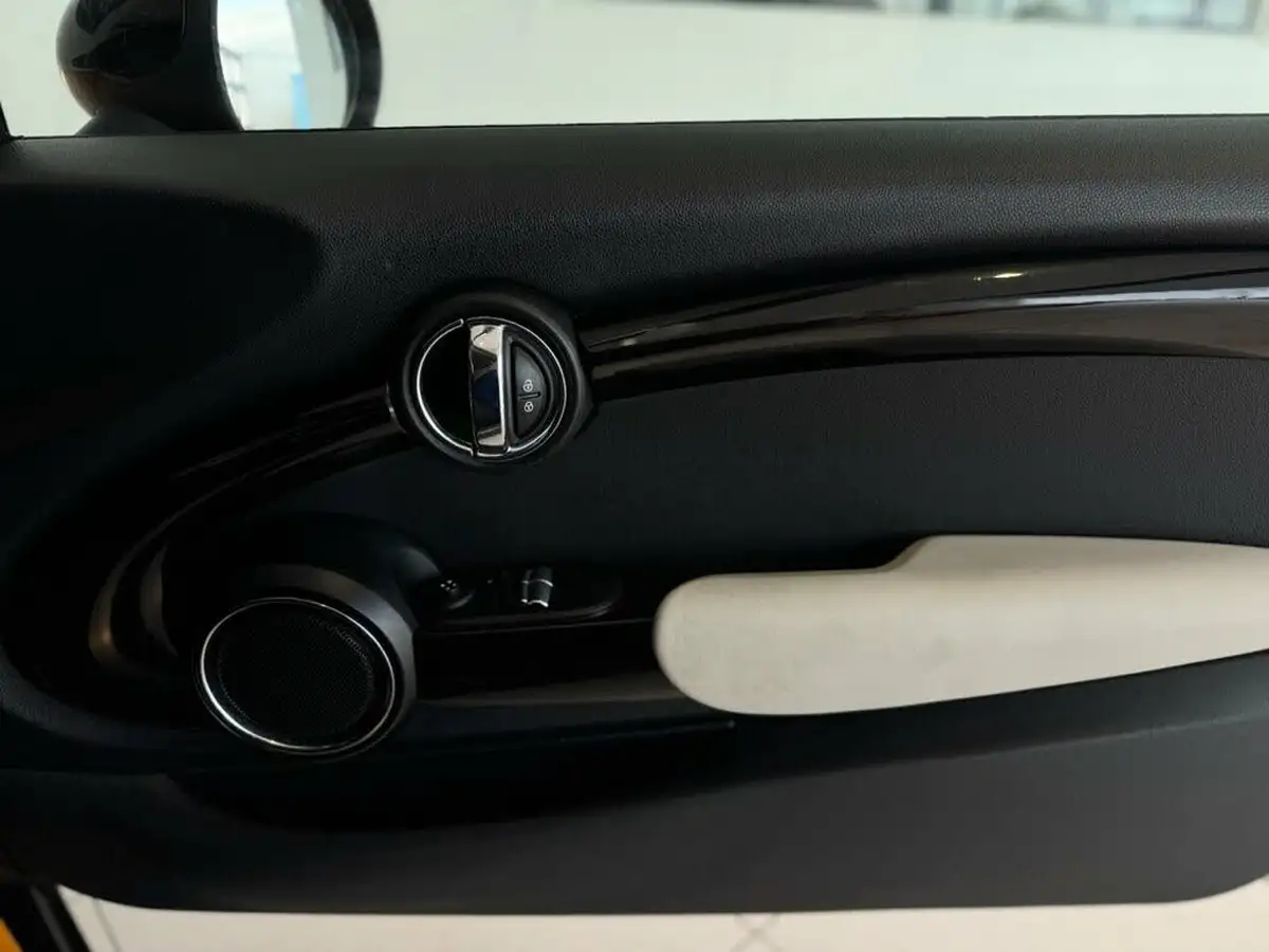 2015-mini-cooper-12-one-media-xlss-3d-big-16
