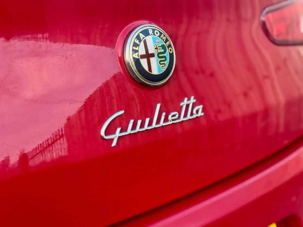 2013-alfa-romeo-giulietta-14-collezione-120bhp-big-33