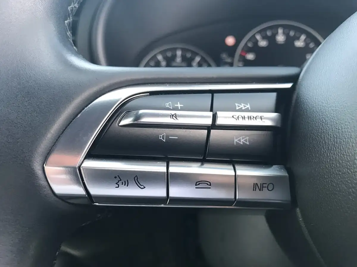 2022-mazda-mazda3-20-sport-lux-122ps-hatchback-5d-big-21