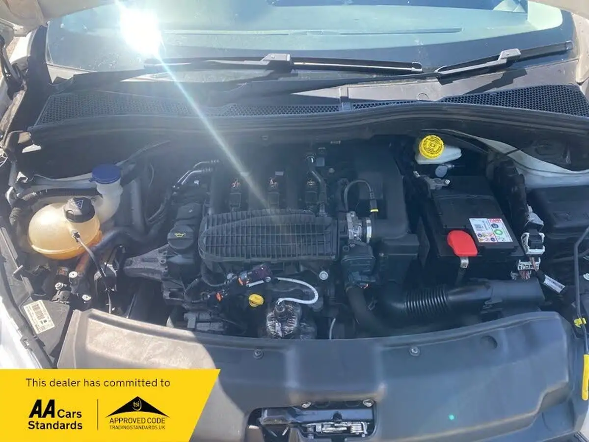 2017-peugeot-208-12-puretech-allure-82bhp-5d-big-19