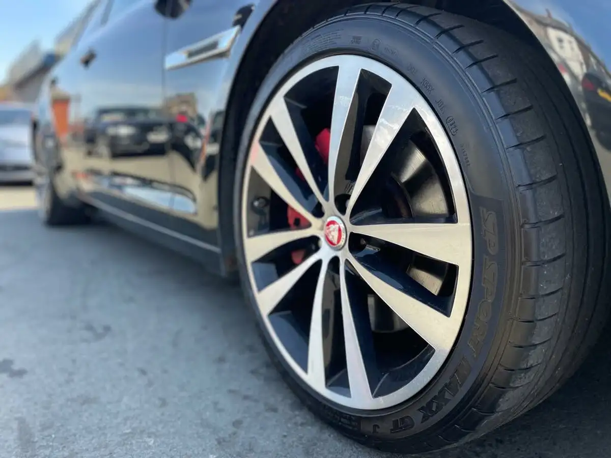 2014-jaguar-xj-series-30td-xj-portfolio-swb-auto-big-2