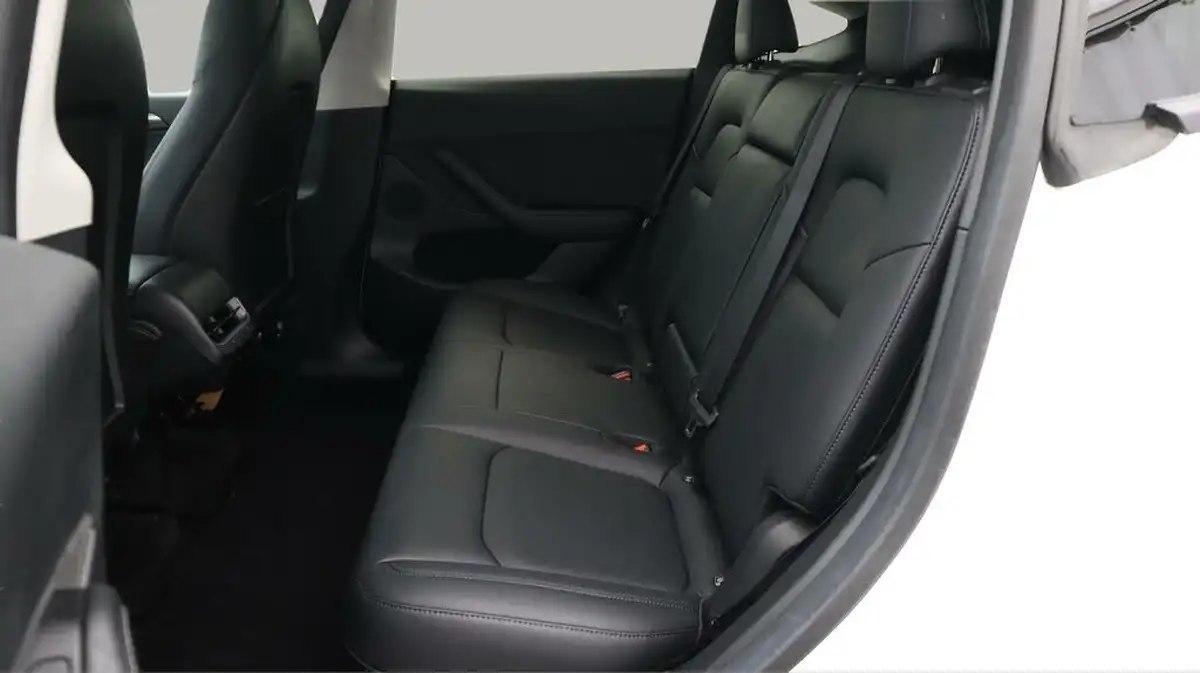 2022-tesla-model-y-e-long-range-big-16
