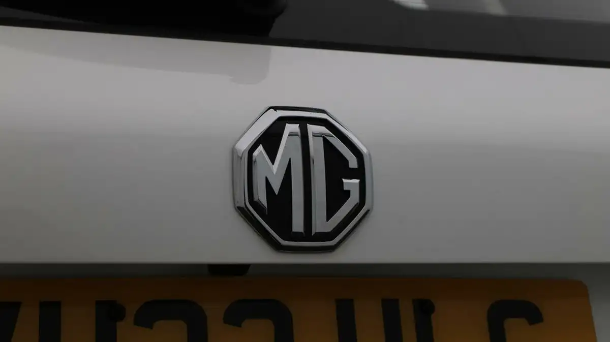 2022-mg-hs-15t-gdi-exclusive-162ps-big-21