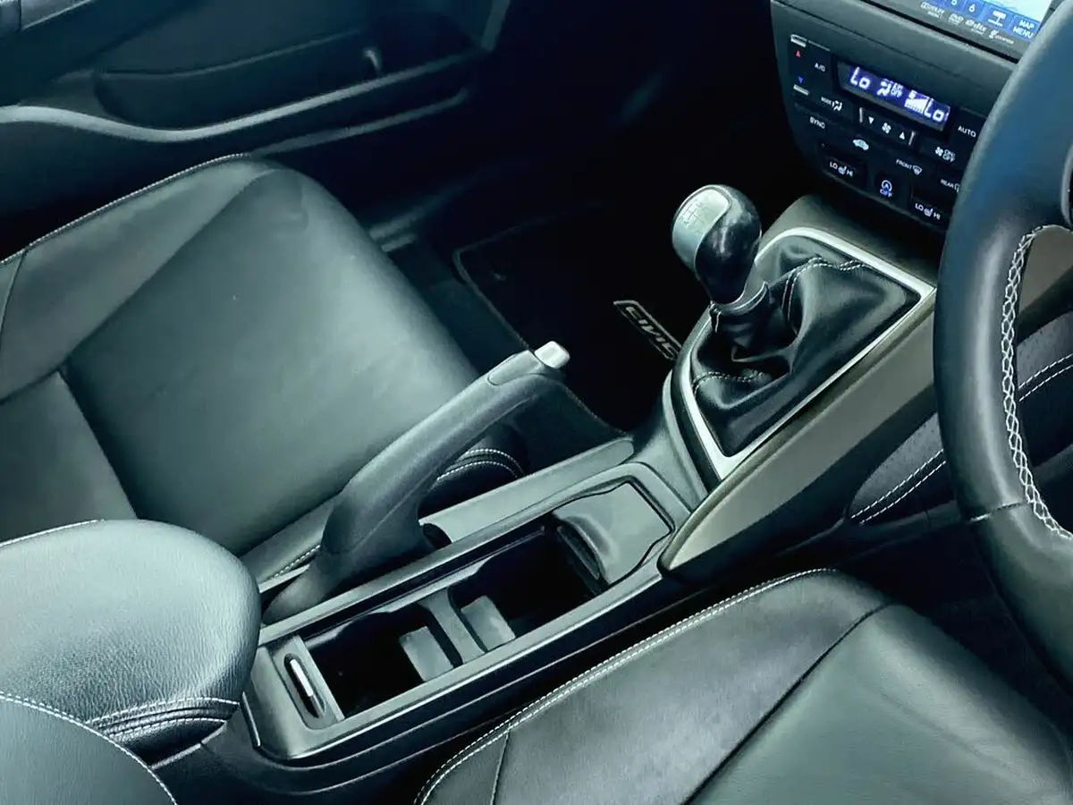 2014-honda-civic-18-sr-hatchback-big-22